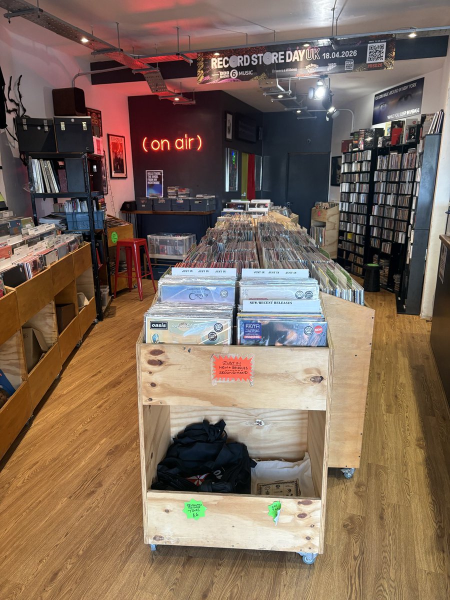 Revolution Records Penge tweet media