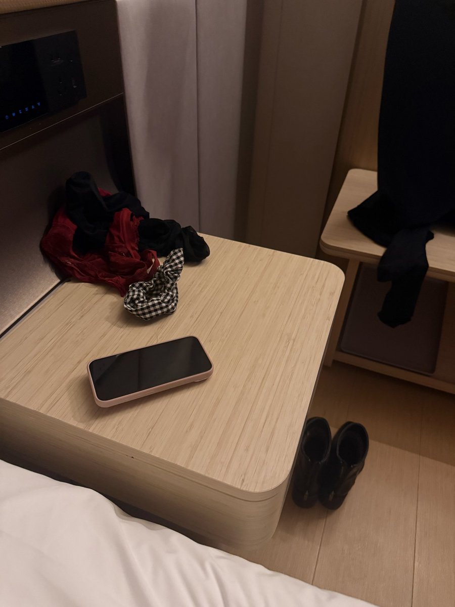 Tc999an's tweet photo. 结束！虚脱…
最近迷恋上了扇逼，越扇她越爽，她越爽我越使劲儿，然后扇的红彤彤的😂妹子还是个闷骚，拉镜子面前连眼睛都不敢睁。完事了说好刺激呀，在调教调教估计就又是一条母狗了。 https://t.co/GhFbkdTm4p