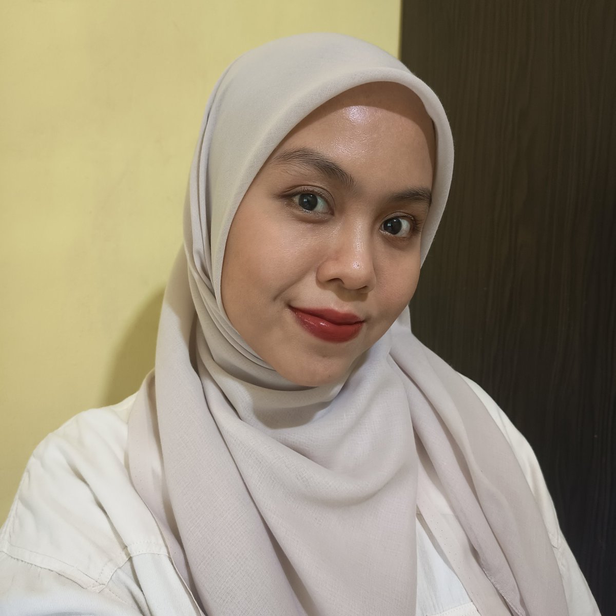 refitaevriyanii's tweet photo. Pesona Glossy Tint Azarine yang bikin bibir tetap on point walaupun lagi puasa https://t.co/Q3W4hm5tNU