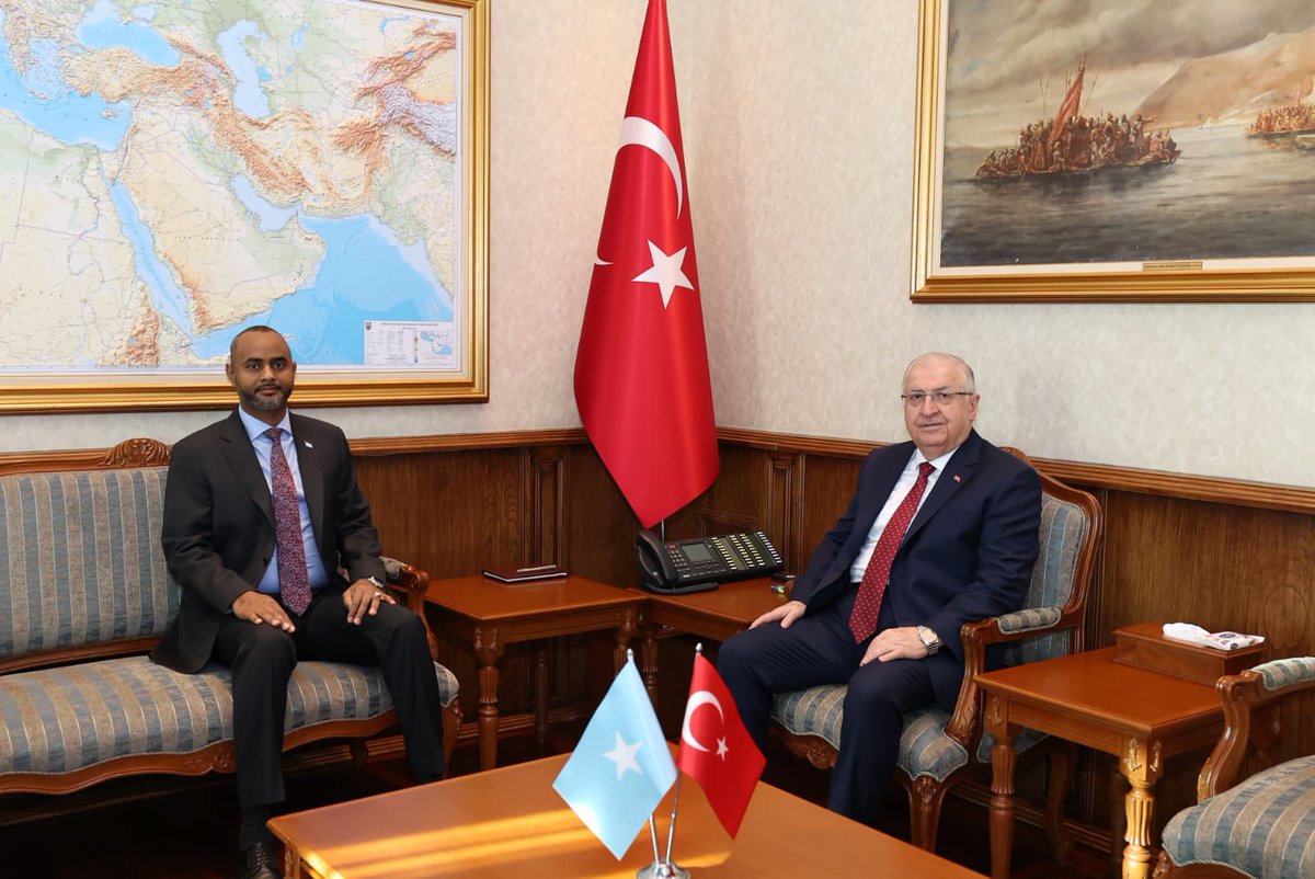 Millî Savunma Bakanı Yaşar Güler, Somali Limanlar ve Deniz Ulaştırma Bakanı Abdülkadir Muhammed Nur ile Millî Savunma Bakanlığında bir araya geldi.

#MillîSavunmaBakanlığı 
#YaşarGüler