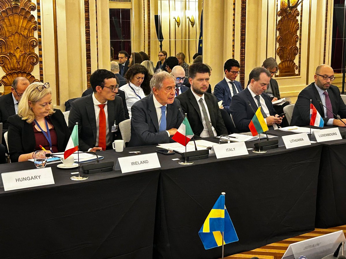 mimit_gov's tweet photo. 🇪🇺 🇮🇹 #FriendsofIndustry #Bruxelles | Ministro @adolfo_urso "Sospendere #ETS in attesa della revisione: è tassa sulle #imprese.
Revisione #CBAM e riforma #ETS siano funzionali alla tutela produttiva europea".
https://t.co/6KtWfC4GQb https://t.co/zoRovMmT72