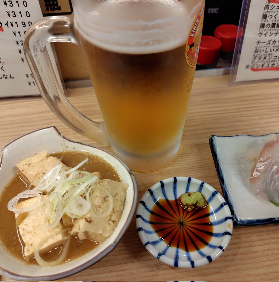 今日は好きなことするぞ！とお昼はラーメン食べて帰りは1人で立ち呑みした〜(笑)

トータル7キロ歩いたようでリフレッシュ出来た✨️明日から忙しそうなので頑張るぞ！

ラーメンは中野の函館ラーメン大門🍜
塩ラーメン美味しかった😆
珍しく餃子とライスも食べてしまったよww