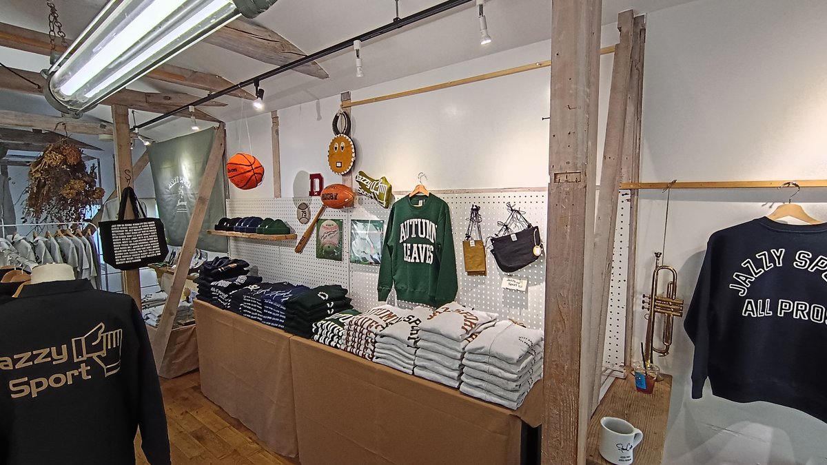 〈POP UP in Fukuoka／福岡〉
3月1日までポップアップショップ開催中！
レコード、CDはもちろん、新作フーディやスウェットなど豊富なカレッジ・ラインナップを展開しています。先行発売の商品も販売中！遊びに来てください。

Stereo Coffee
福岡市中央区渡辺通３丁目８－３
営業時間: 9:00-19:00