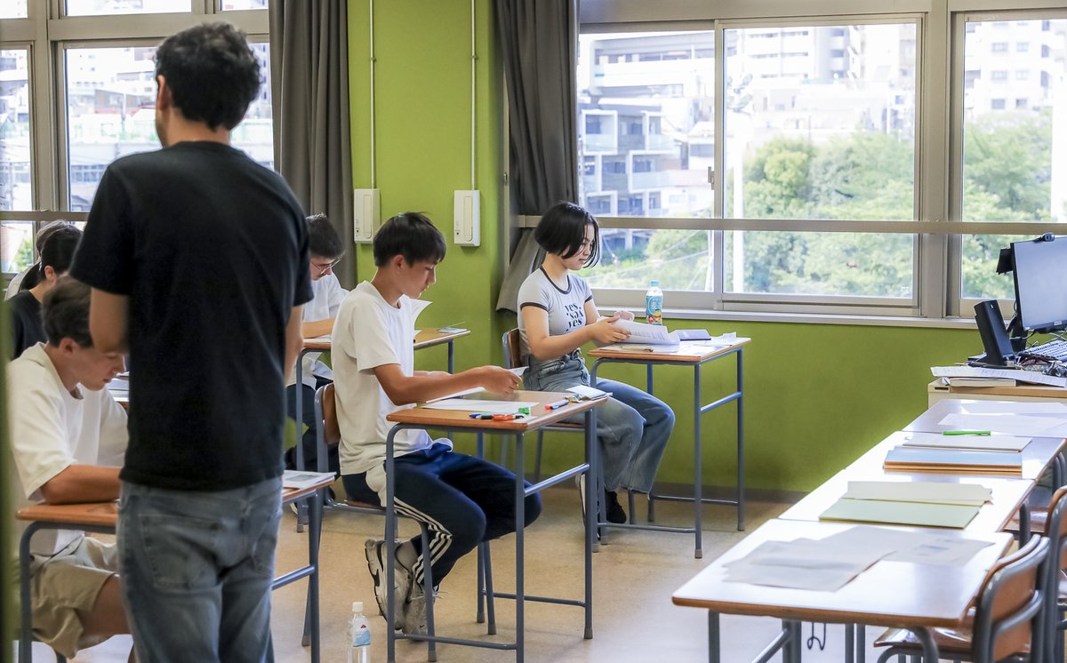 lfitokyo's tweet image. SPÉCIAL COLLÉGIENS : LE DNB — COMMENT S’Y PRÉPARER ? 🎓📚✨

Méthode + ressources fiables pour réviser efficacement et réussir l’oral du brevet 🔎🗣️ (e-sidoc, Universalis Edu, abonnements numériques, presse) 📰

👉 À lire ici : lfitokyo.org/index.php/offr…

@aefeinfo @fltfapee
#DNB