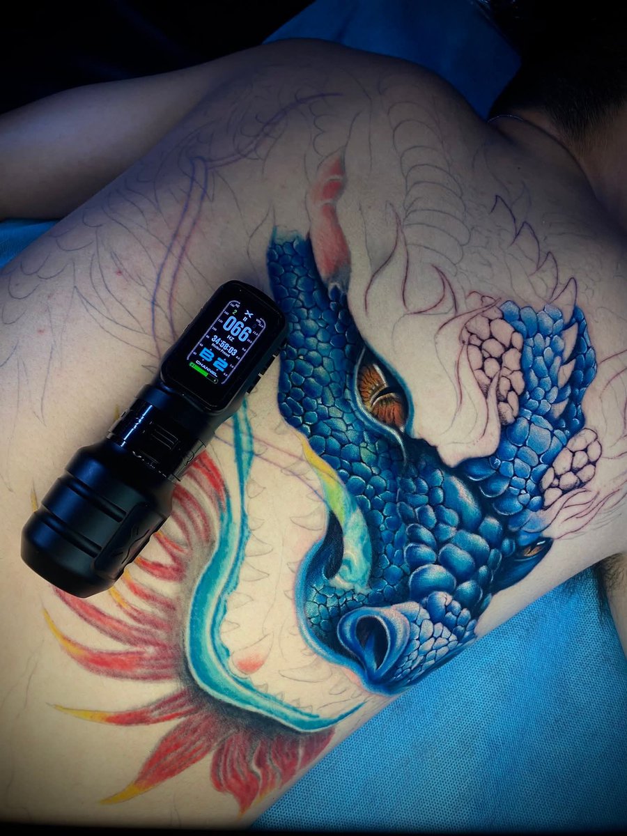 Fuck_Tattoo_Sex's tweet photo. Khai kim đầu năm.  Rồng xanh tả thực cho em trai 🥰 https://t.co/fnvEkLR3FZ