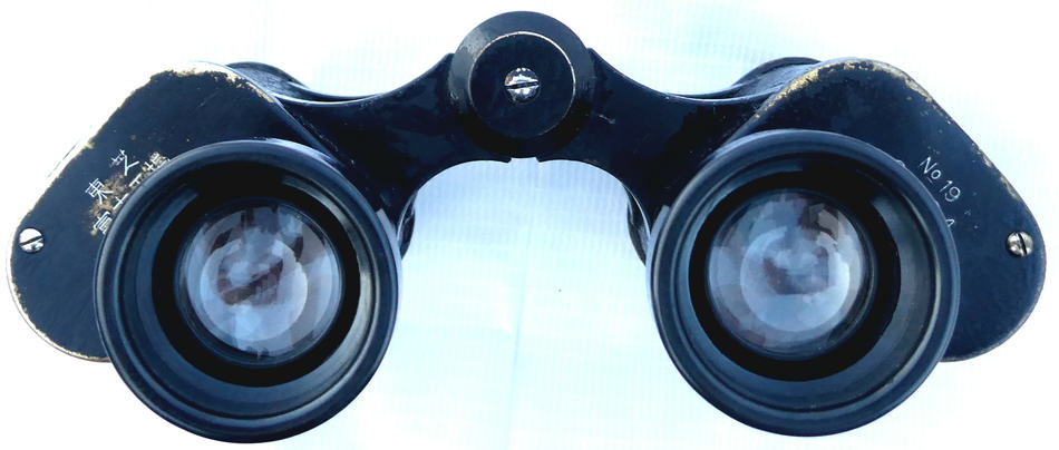 日本陸軍の東芝 富士工場製の十三年式双眼鏡です。 陸軍将校所持品から