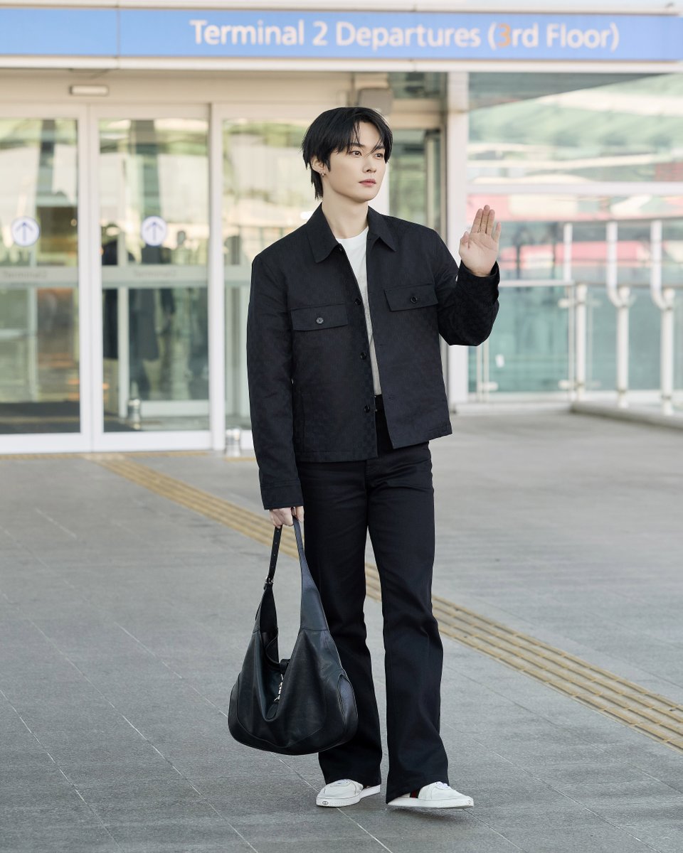 グッチのグローバル・ブランドアンバサダーである <a href="/Stray_Kids/">Stray Kids</a> のリノ #LeeKnow が、#GucciPrimavera ショーに出席するためミラノへ。〔グッチ ジャッキー 1961〕#GucciJackie1961 バッグを携えて。#StrayKids