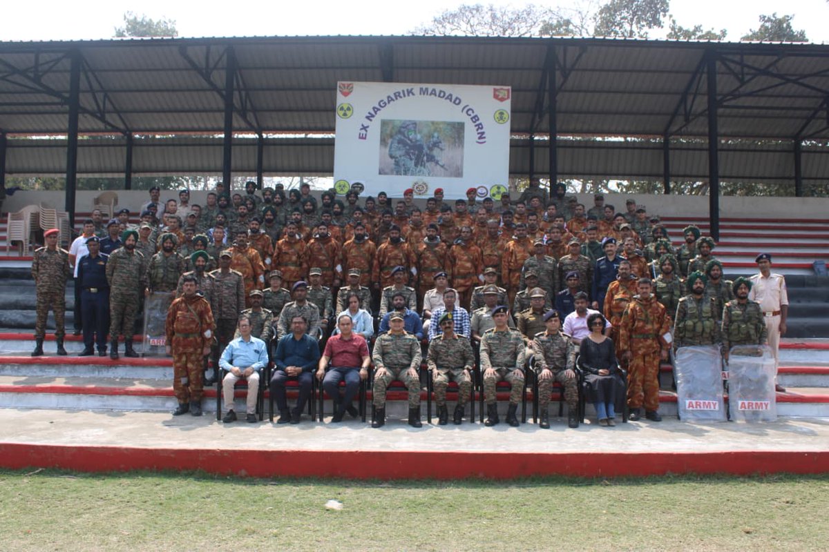 easterncomd's tweet photo. 𝗘𝗫 𝗡𝗔𝗚𝗔𝗥𝗜𝗞 𝗠𝗔𝗗𝗔𝗗 𝟮𝟬𝟮𝟲 | 𝗦𝘆𝗻𝗰𝗵𝗿𝗼𝗻𝗶𝘀𝗶𝗻𝗴 𝗖𝗕𝗥𝗡 𝗥𝗲𝘀𝗽𝗼𝗻𝘀𝗲
The Biennial Ex Nagarik Madad 2026, under the aegis of #EasternCommand, was conducted by #BengalSubArea at #Barrackpore Military Station, #Kolkata.
#BrahmastraSappers, #HooglyHealers & #HimalayanConquerors trained alongside the Civil Administration of #Kolkata Division and key stakeholders including #AIIMSKalyani, State Home Department, #KolkataPolice, #NDRF, #KolkataMunicipalCorporation and State Fire & Emergency Services.
The exercise focused on rehearsing, synchronising and validating coordinated response mechanisms for Chemical, Biological, Radiological & Nuclear contingencies — strengthening inter-agency synergy and ensuring swift, seamless action in crisis situations.
𝗘𝗫 𝗡𝗔𝗚𝗔𝗥𝗜𝗞 𝗠𝗔𝗗𝗔𝗗 𝟮𝟬𝟮𝟲 | #CBRN आपदा में मिलकर काम करने का अभ्यास
द्विवार्षिक नागरिक सहायता अभ्यास 2026 का आयोजन #पूर्वी_कमान के तत्वावधान में बंगाल सब एरिया द्वारा बैरकपुर सैन्य स्टेशन, #कोलकाता में सफलतापूर्वक किया गया।
अभ्यास में #BrahmastraSappers, #HooglyHealers एवं #HimalayanConquerors ने #Kolkata Division के सिविल प्रशासन के साथ मिलकर भाग लिया। इसके अतिरिक्त #AIIMSKalyani, राज्य गृह विभाग, #KolkataPolice, #NDRF, #KolkataMunicipalCorporation तथा राज्य अग्निशमन एवं आपातकालीन सेवाओं सहित विभिन्न एजेंसियों ने सक्रिय सहभागिता की।
इस अभ्यास का उद्देश्य रासायनिक, जैविक, रेडियोलॉजिकल और परमाणु (CBRN) आपदाओं के समय मिलकर काम करने की तैयारी करना था, ताकि आपात स्थिति में तेज़ और प्रभावी कार्रवाई की जा सके।
#भारतीय_सेना
#पूर्वी_कमान
#IndianArmy
#EasternCommand
#Jointness
#synergy
#CivilMilitaryFusion
@adgpi
@SpokespersonMoD
@HQ_IDS_India
@indiannavy
@IAF_MCC
@official_dgar
@ProDefKolkata
@IndiaCoastGuard
@HQ_DG_NCC
@KolkataPolice
Facebook - https://t.co/VXp42UUmyM
Instagram - https://t.co/h2wPc0FNm1