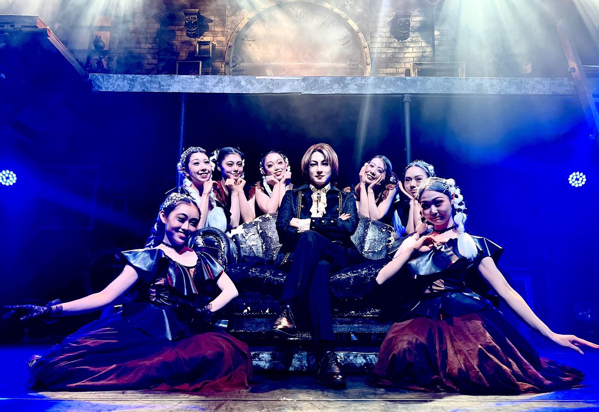 HinataMatsu_mt's tweet photo. Colorpointeバレエミュージカル
『Giselle in Haunted book store』
H組5日目マチネ🎶
ご来場ありがとうございます！

公演を彩ってくれてる踊り子ちゃん達
ルイ、ティラミスと📷

H組ソワレは19時からです！
僕は残り４公演...
オバケの本屋に来てね👻

🥀https://t.co/wrzZRWCDoN🥀
#バレミュ
#GIHBS https://t.co/8cJEylivmL