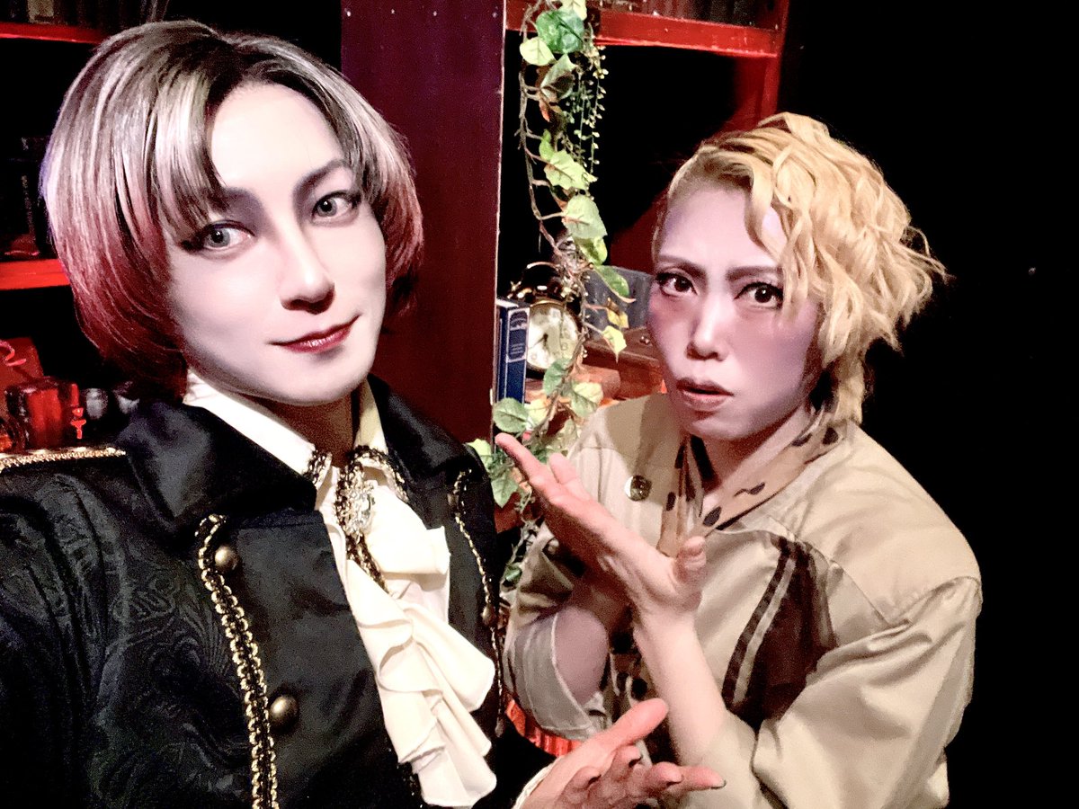 HinataMatsu_mt's tweet photo. Colorpointeバレエミュージカル
『Giselle in Haunted book store』
H組5日目マチネ🎶
ご来場ありがとうございます！

公演を彩ってくれてる踊り子ちゃん達
ルイ、ティラミスと📷

H組ソワレは19時からです！
僕は残り４公演...
オバケの本屋に来てね👻

🥀https://t.co/wrzZRWCDoN🥀
#バレミュ
#GIHBS https://t.co/8cJEylivmL