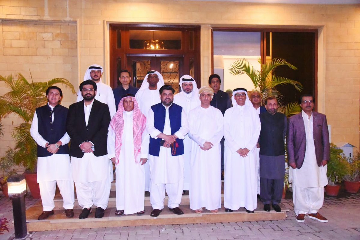 بدعوة من معالي محمد كامران تيسوري حاكم إقليم السند، حضر سعادة القنصل العام (عميد السلك القنصلي) المهندس سامي بن عبدالله الخنجري مأدبة الإفطار والأمسية الرمضانية بمناسبة حلول شهر رمضان المبارك