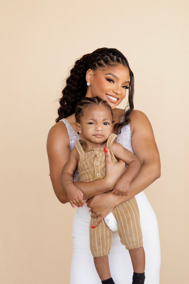 Halle &amp; Halo are literally twins. 🖤