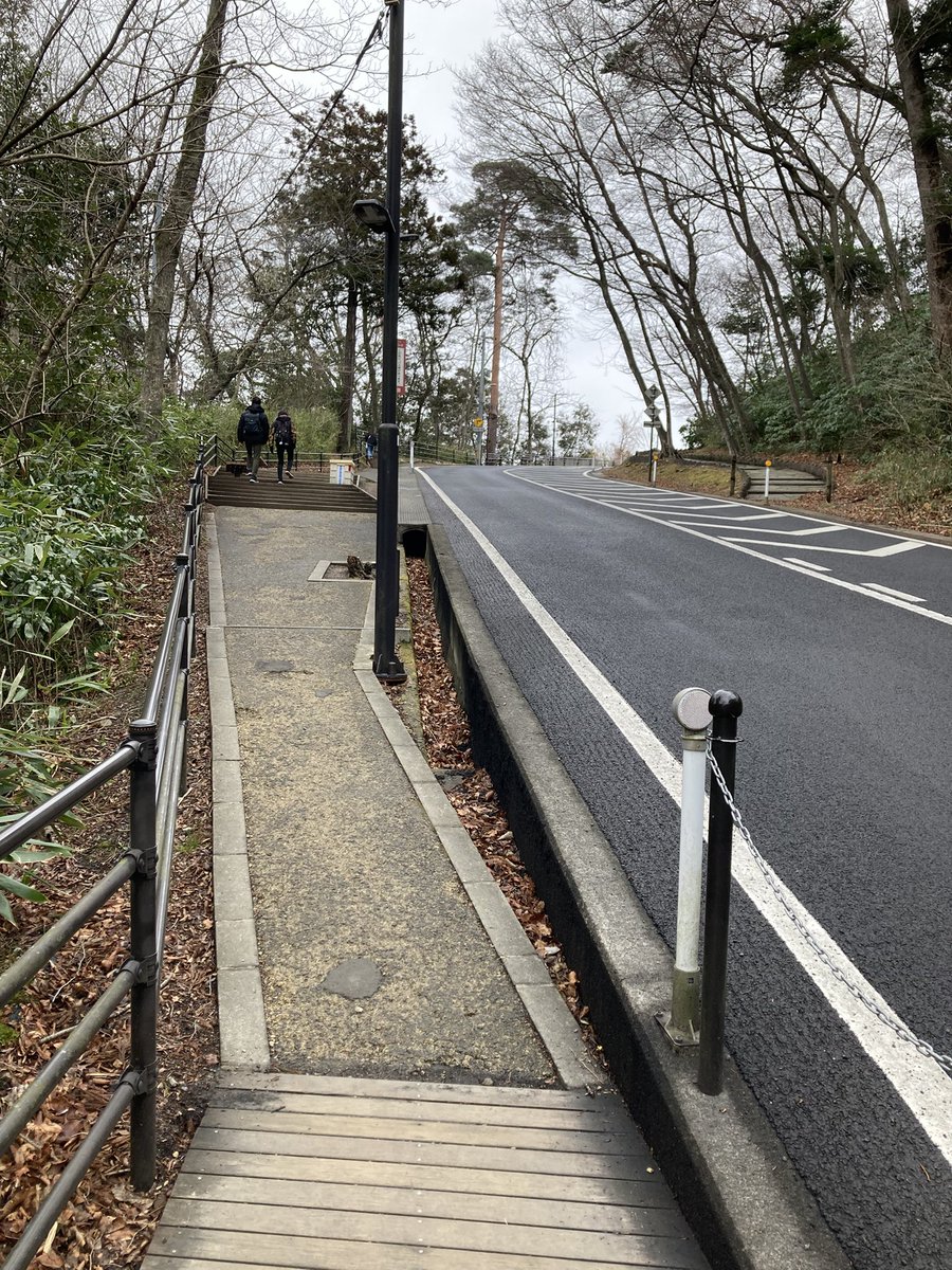 NJones239's tweet photo. 国際センター駅から青葉城登山してる人いっぱいいるのはGoogleマップが徒歩22分示してるのが原因か？Googleさんは傾斜とか考慮なさらない感じか https://t.co/iLJMTygQPP