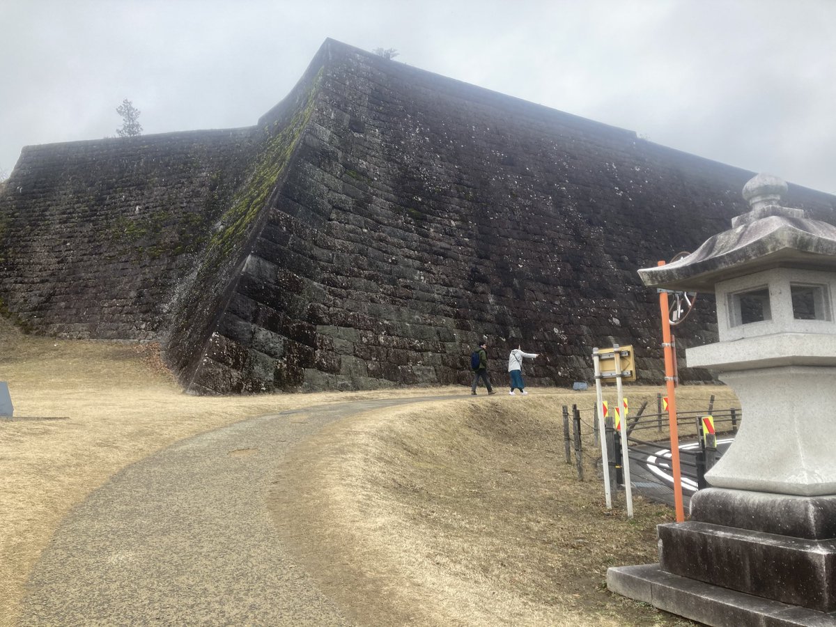 NJones239's tweet photo. 国際センター駅から青葉城登山してる人いっぱいいるのはGoogleマップが徒歩22分示してるのが原因か？Googleさんは傾斜とか考慮なさらない感じか https://t.co/iLJMTygQPP