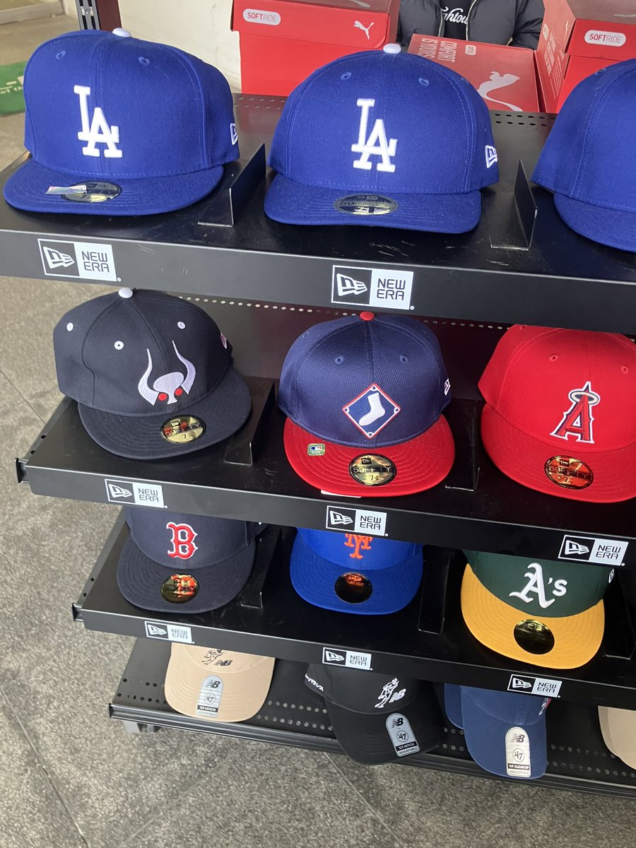 大阪近鉄バファローズの最後の帽子。 先代の三色帽も洒落ているが