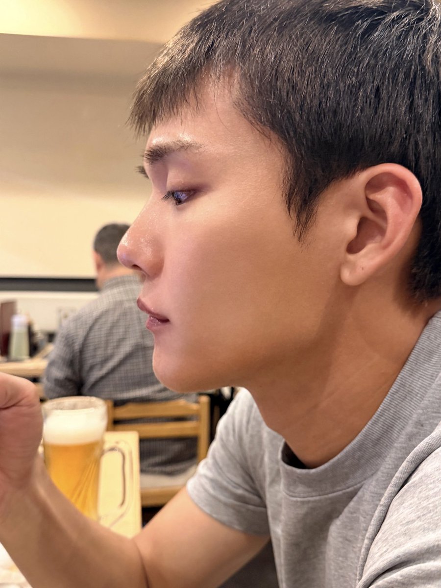 승훈이형 생일 축하해~~ 형이 28이라니
그래도 고니형보다는 어리네 ㅋㅋ 좋은 하루 보내고 픽스들한테 힘 많이 받아와🫶

#ShiningStarSeunghunDay
#영원한_우리의_별_승훈