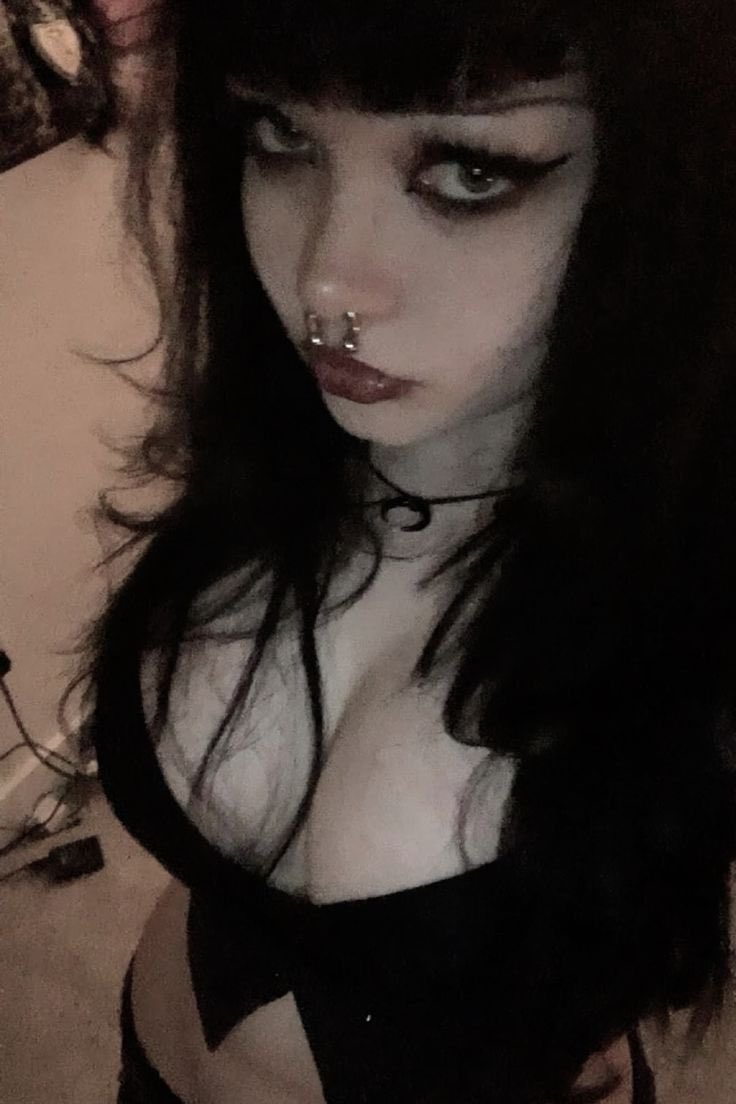 LA GOTHIQUE tweet media