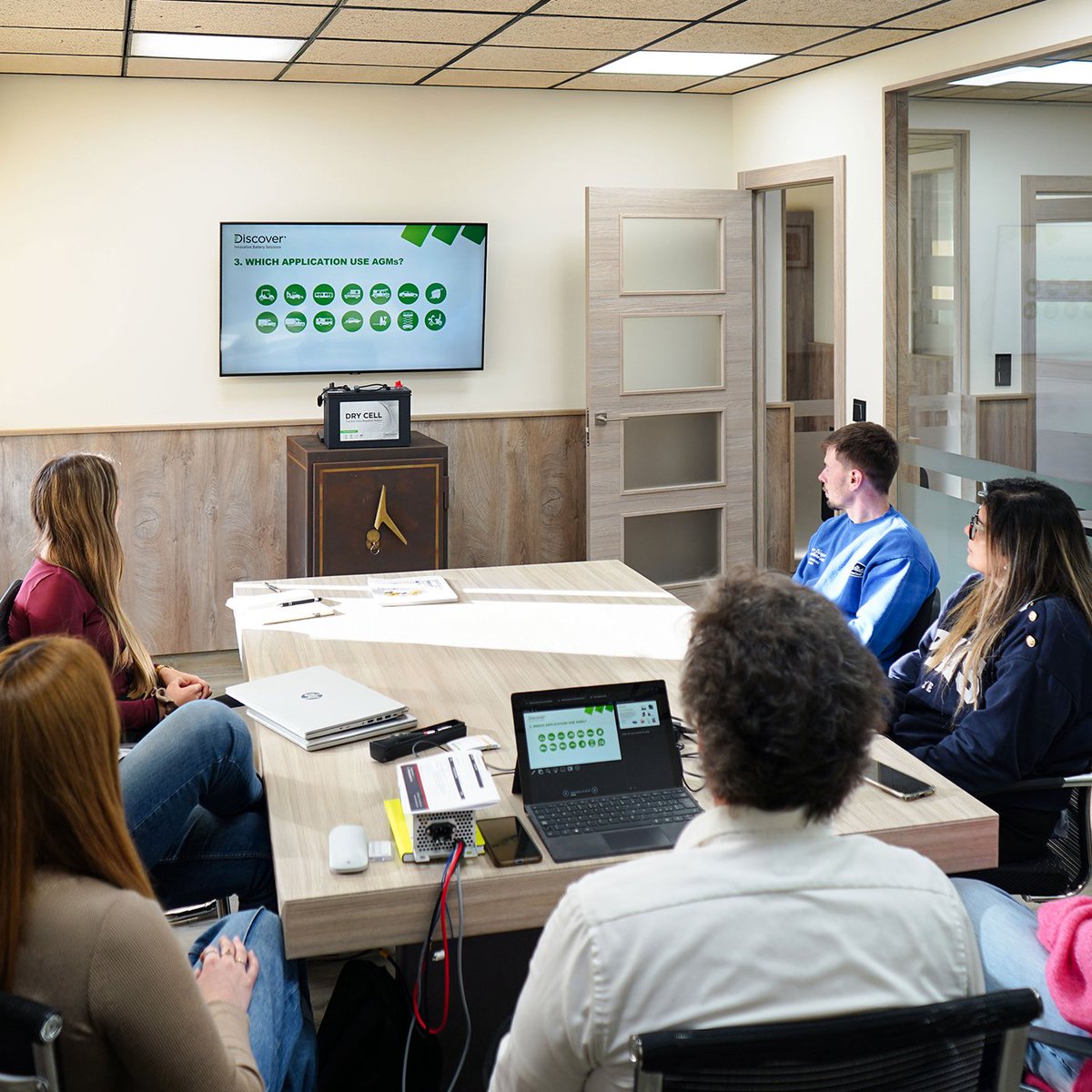DiscoverBattery's tweet photo. A world-class battery is only as good as the system supporting it. 🔋

We just wrapped up a training session in Spain with RB Componentes, ensuring every machine is optimized for peak performance.

#DiscoverBattery #TechnicalTraining #DistributorSupport #BatteryExperts https://t.co/Mf7ibNoLA3