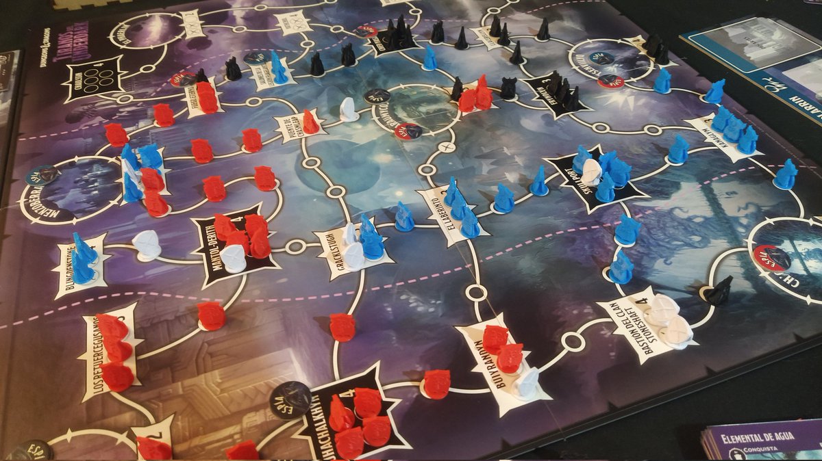 Pablo_Crow's tweet image. Ayer partidaza al Tiranos del Underdark, con Elementales y No muertos. 

Estrenamos tokens deluxe para sustituir las fichas de cuartos que trae el juego original. 

Lucen mucho mejor en mesa, no era difícil 🤣

#bgg
#boardgame
#tiranosdelunderdark
#