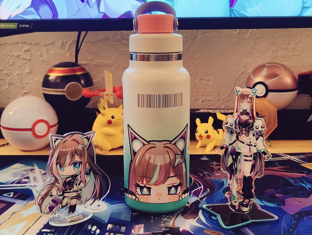 arygatou's tweet photo. was reminded I've never posted merch of my kamioshi so doing some of it now! (mug was too far orz) 
big thanks to @VirtualOshi for the lovely merch and for including a logo sticker, my Ai-themed water bottle needed it #AiCatching https://t.co/5l1hzZUaaz