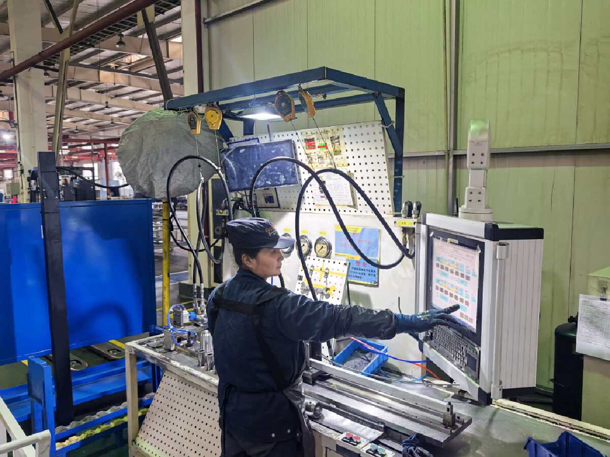 HAISHULOU's tweet image. 🚀 Ningbo’s manufacturing giants are going global! 🌍
From Huayuan’s hydraulic cylinders powering industries worldwide to Ulica Solar’s innovative PV modules lighting up Europe—Chinese precision and green tech are winning hearts abroad! 💡💪
#MadeInChina #GlobalTech