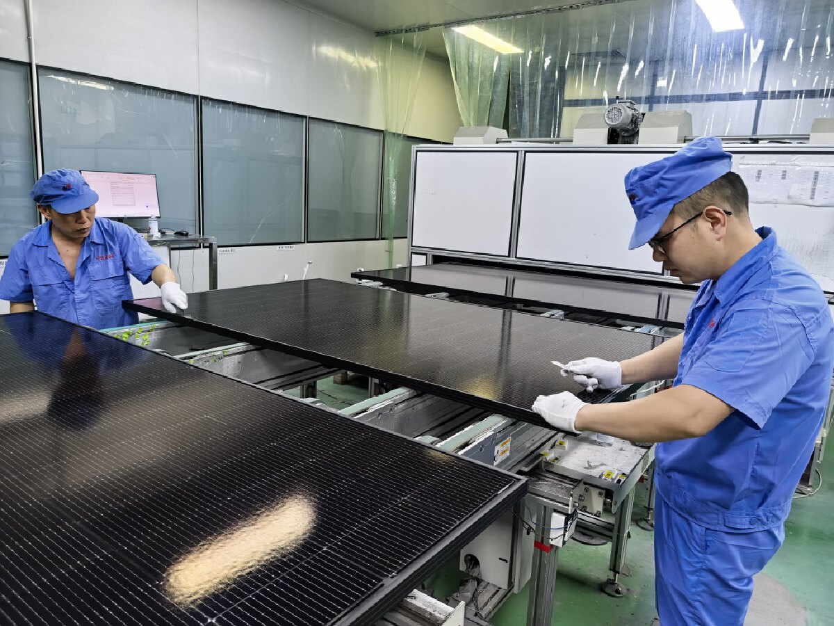 HAISHULOU's tweet image. 🚀 Ningbo’s manufacturing giants are going global! 🌍
From Huayuan’s hydraulic cylinders powering industries worldwide to Ulica Solar’s innovative PV modules lighting up Europe—Chinese precision and green tech are winning hearts abroad! 💡💪
#MadeInChina #GlobalTech