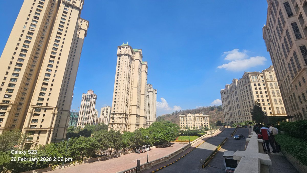 memumbaikar2018's tweet photo. Finally blue sky....after long time....break from polluted air.. 
#मुंबई https://t.co/ovizXnIrks