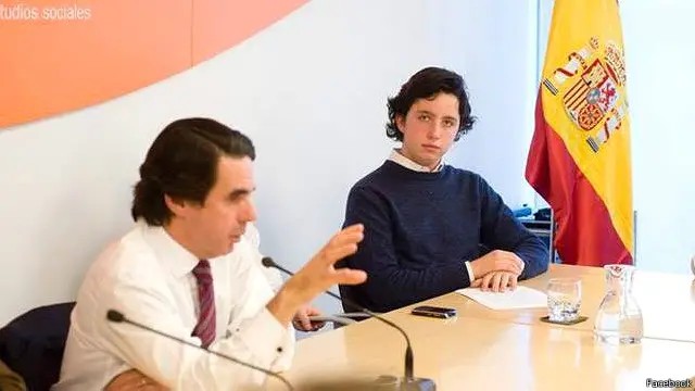 Nos vendieron q el pequeño Nicolás fue un pícaro q accedió a gente influyente de forma inexplicable. Pero... resulta q su abuelo es Vicente Gómez Iglesias, capitán d la Guardia Civil perteneciente al CESID y condenado a 6 años de cárcel x su implicación en el golpe del 23F...