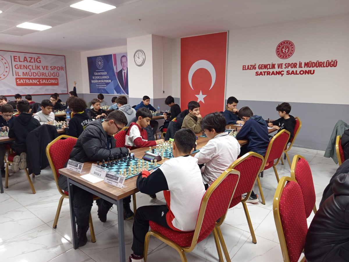 ElazigImam's tweet photo. Öğrencilerimiz, Elazığ Okul Sporları Satranç Turnuvası’na katılarak; zekâları, stratejik düşünme becerileriyle bizleri gururlandırdılar. 👏♟️
Öğrencilerimizi hazırlayan hocamız Recep Karadağ’a emekleri için teşekkür ediyoruz. 
Katılan tüm öğrencilerimizi tebrik ediyoruz. 🏆✨ https://t.co/dyKcHEa4mF