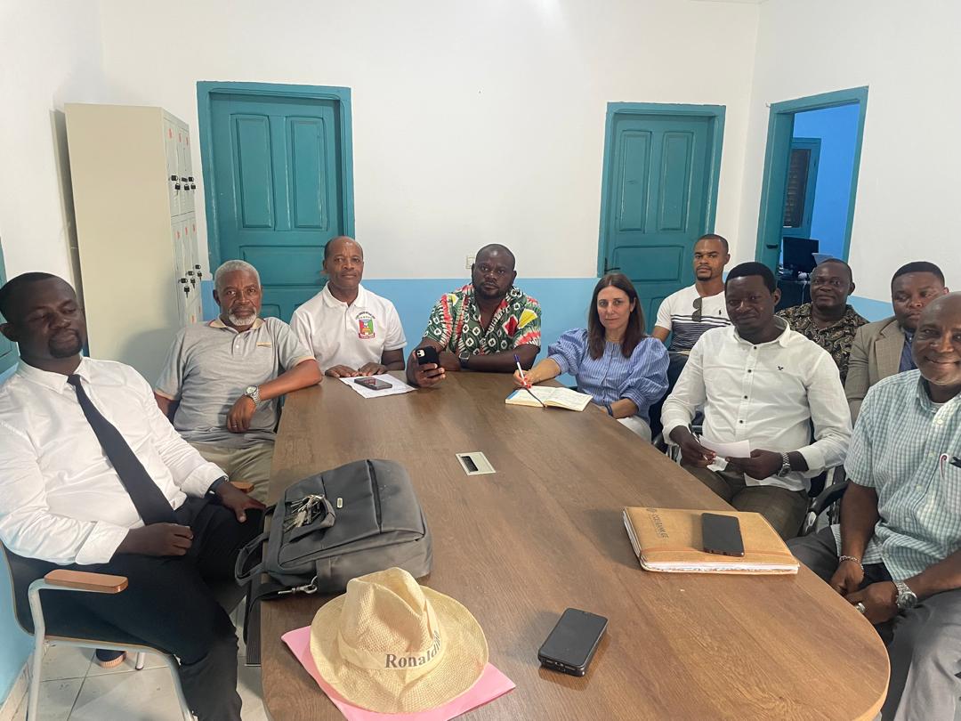 EmbEspMalabo's tweet photo. La Directora de Programas Educativos @EducacionGE visitó el Centro de Formación Profesional 12 de Octubre en Malabo para unir esfuerzos en la formación técnica y profesional de la juventud de Guinea Ecuatorial. 🇬🇶🤝🇪🇸 https://t.co/WZmfq66gRx