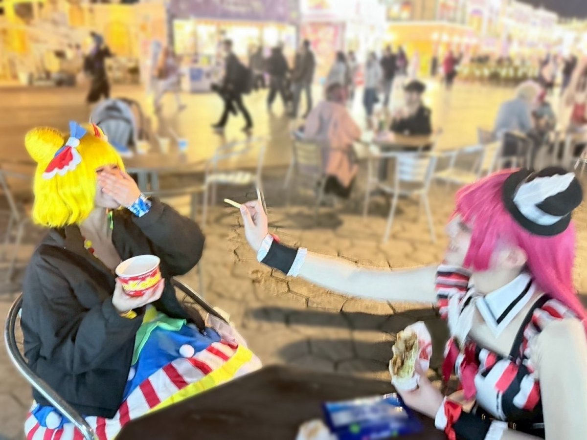 rariRUKIrero2's tweet photo. ⚠︎︎cosオフショ
推しからあーんされて悶えてる中の人 https://t.co/ZZ1LOhEYpR