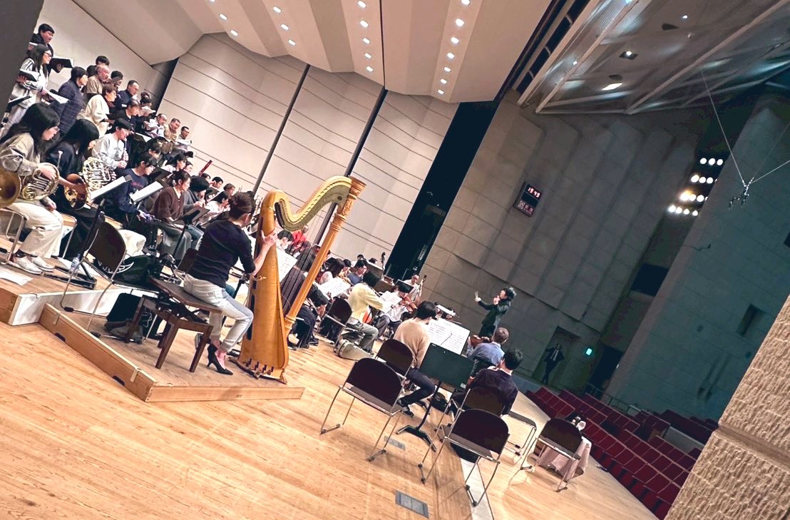623Vln's tweet photo. 先日、公演『カヴァレリア・ルスティカーナ』の本番が終わりました。初のオペラ全曲、副指揮から代役ということでとても大変な役割でしたが、ソリストの皆様、オーケストラの皆様。合唱団、スタッフの皆様全員に支えられ、やりきることができました。心より御礼申し上げます。唯一無二の演奏でした。 https://t.co/27H1oLvzBO