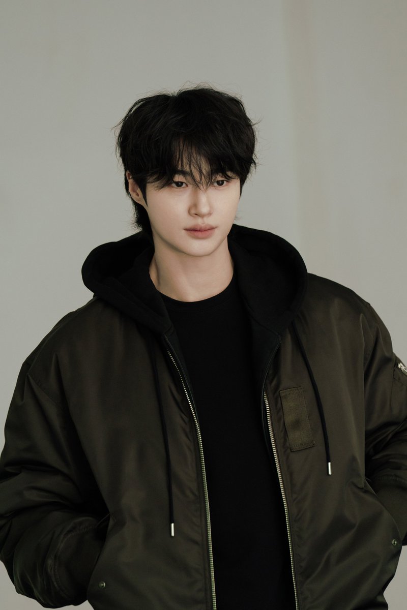 [📷]

GIORDANO
Behind Photo 🐶🤎

🔗 weverse.io/byeonwooseok/m…

#변우석 #ByeonWooSeok
#바로엔터테인먼트 #VAROentertainment