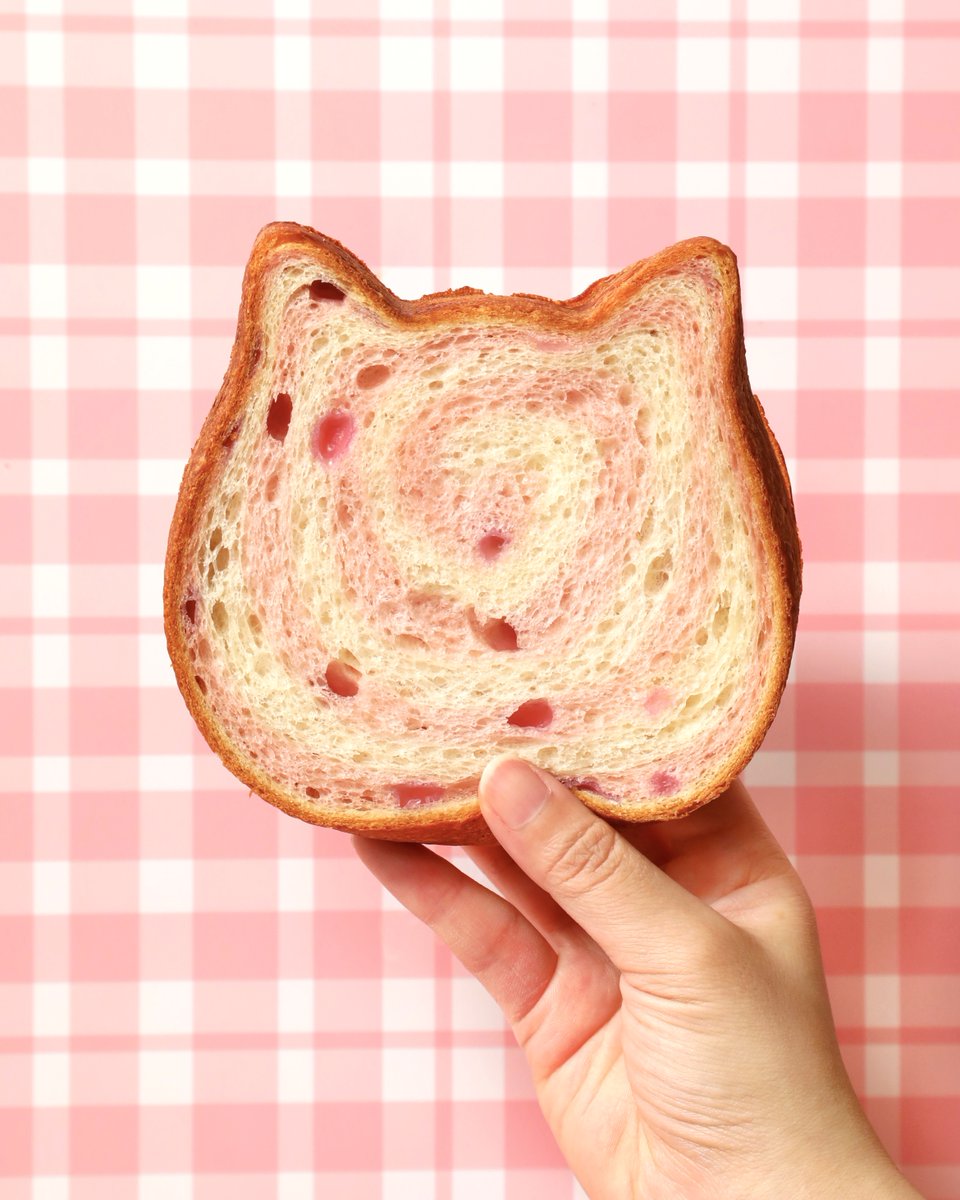 3月のはじまりに春のごほうびを🐱🍓 いちご×練乳の王道コンビ