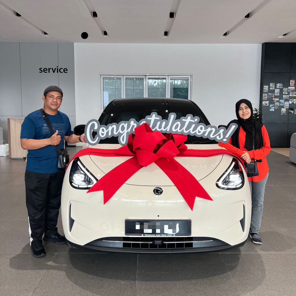 faiztasnim1's tweet image. Congratulations!🥳 
.
MR MOHD FAUZI BIN SAADAN🤩
.
On your new purchase Proton e.MA5 Premium Marble Cream ( Alabaster White ) and welcome to e.MAS Family!🚗🚙
.
faizwheelcorpevsetiaalam.com
.
Interested with the Proton eMAS: wasap.my/601111766149/P…
.

#ProtoneMAS #protonemas7
