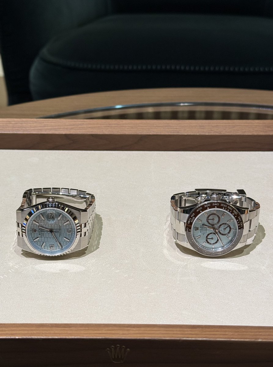 doipacchi's tweet photo. デイトナアイスブルーバケットダイヤに続きランドドゥエラーアイスブルー誕生日納品。
プラチナからのプラチナは我ながら👏👏

今年、ルマン第4弾が発表されれば...

#いつかはルマン
#126506a
#127336
#デイトナアイスブルー
#ランドドゥエラーアイスブルー
#アイスランド
#Rolex
#ロレックス https://t.co/AP0QjLDcRp