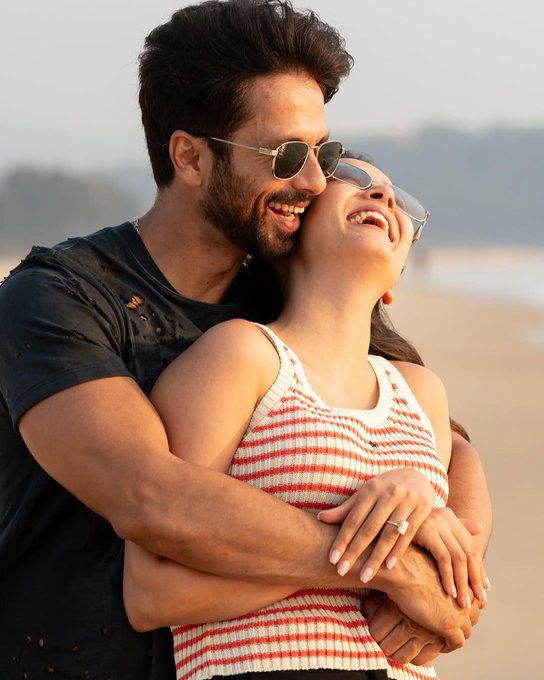 Cute ✅

<a href="/shahidkapoor/">Shahid Kapoor</a> spending some good time with wife #MiraKapoor on his birthday ✅

#ShahidKapoor #ORomeo
