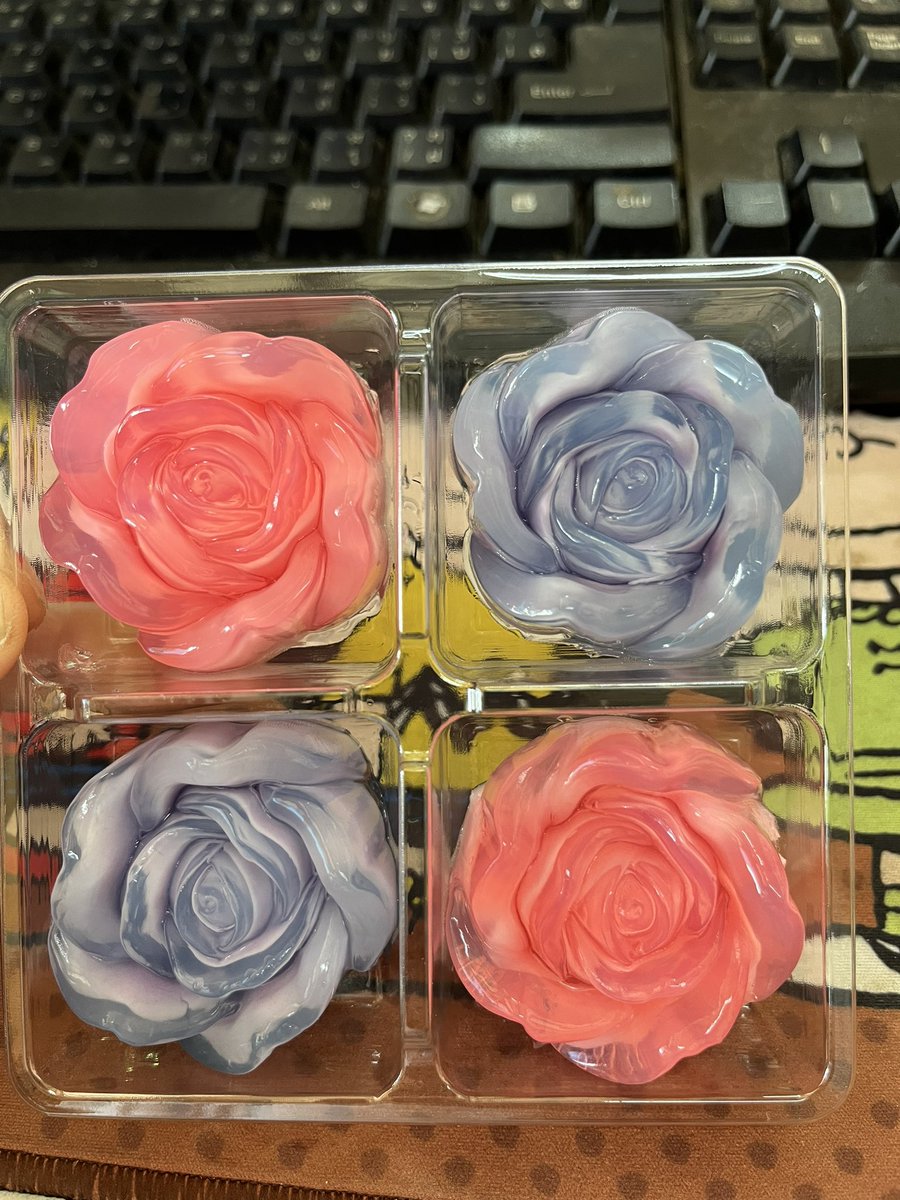 Kokosblüten-Gelee:Schmeckt nach einer Mishung aus Rosen und Kokosmilch.
#ÜbungenJedenTag