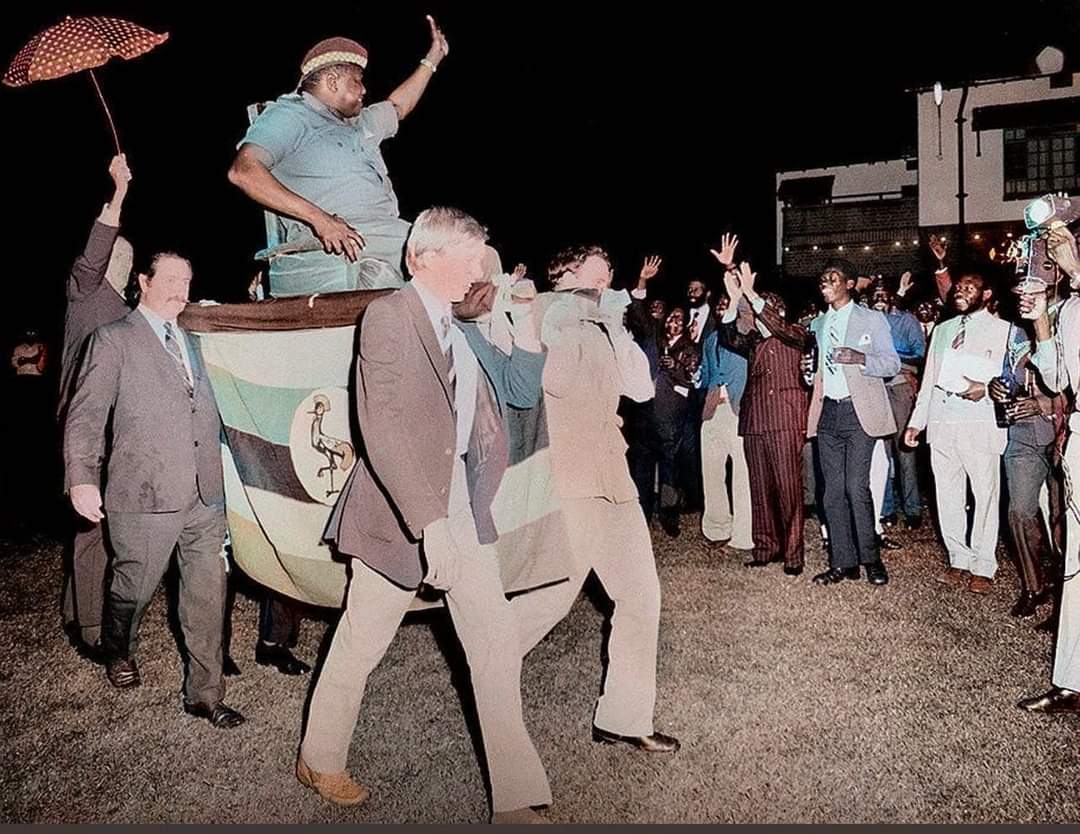 zoomafrika1's tweet photo. A rare picture of Idi Amin being carried in a chair by four British business men in July 1975, in Kampala, Uganda 🇺🇬

This picture will never be in our History books! https://t.co/Sr7FHKt1Kg