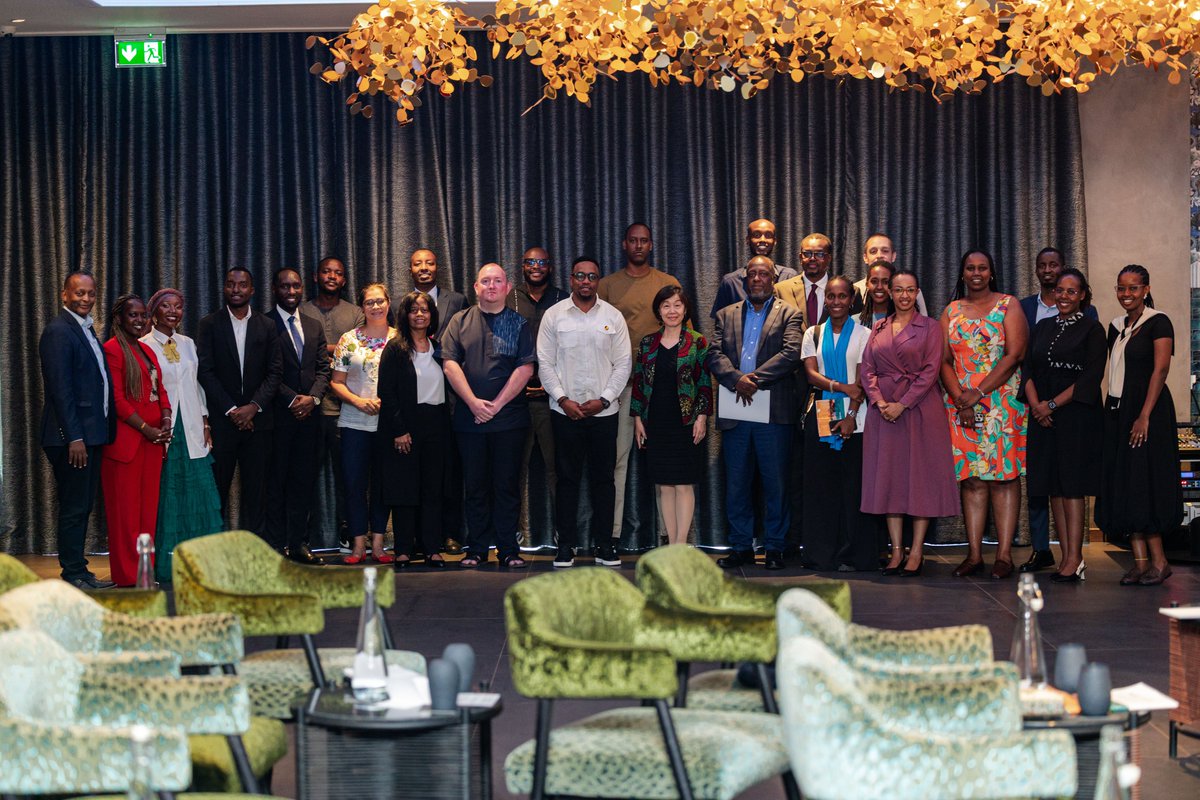 kagire's tweet photo. @RwandaYouthArts @NgaboBrave @rwandartcouncil @FundRwanda @cvfoundation @XandrineUmutoni @Rwandacreatives @filmproducersrw @PSF_Rwanda @IntekoyUmuco @RDBrwanda @Rwandacinema @jnabdallah @BRDbank @stellarusine @UNDP_Rwanda @raoulrugamba @delah_dube @Entre_Adam @UNRwanda @ChinaEmbinRW As I left the @pinnaclekigali, I noted one thing: #Rwanda’s creative economy is not a one-sided conversation. For things to work, the entire ecosystem must work together, from policy to finance to industry leadership, in order to unlock the full potential. #ArtsConnektRwanda https://t.co/bksIpmbG8P
