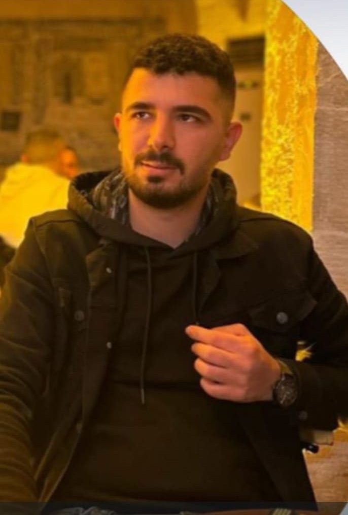 Serdest Aktaş..
26 yaşında..
İstanbul Arnavutköy'de 11.20 sularında çalıştığı toplu konut şantiyesinde 3.kattan düşerek hayatını kaybetti..
Mardin Artuklulu..