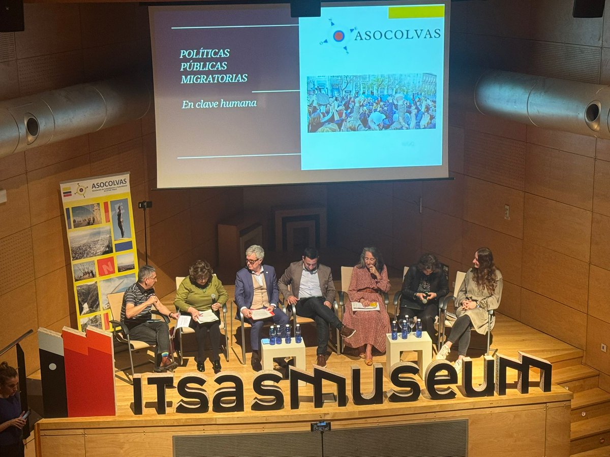 Asocolvas's tweet photo. Éxito de participación ayer en el @itsasmuseum de Bilbao. Analizamos las políticas migratorias desde una perspectiva humana y de derechos. Autoridades y sociedad civil unidos para debatir sobre la regularización extraordinaria. https://t.co/tYs2L8KpIv