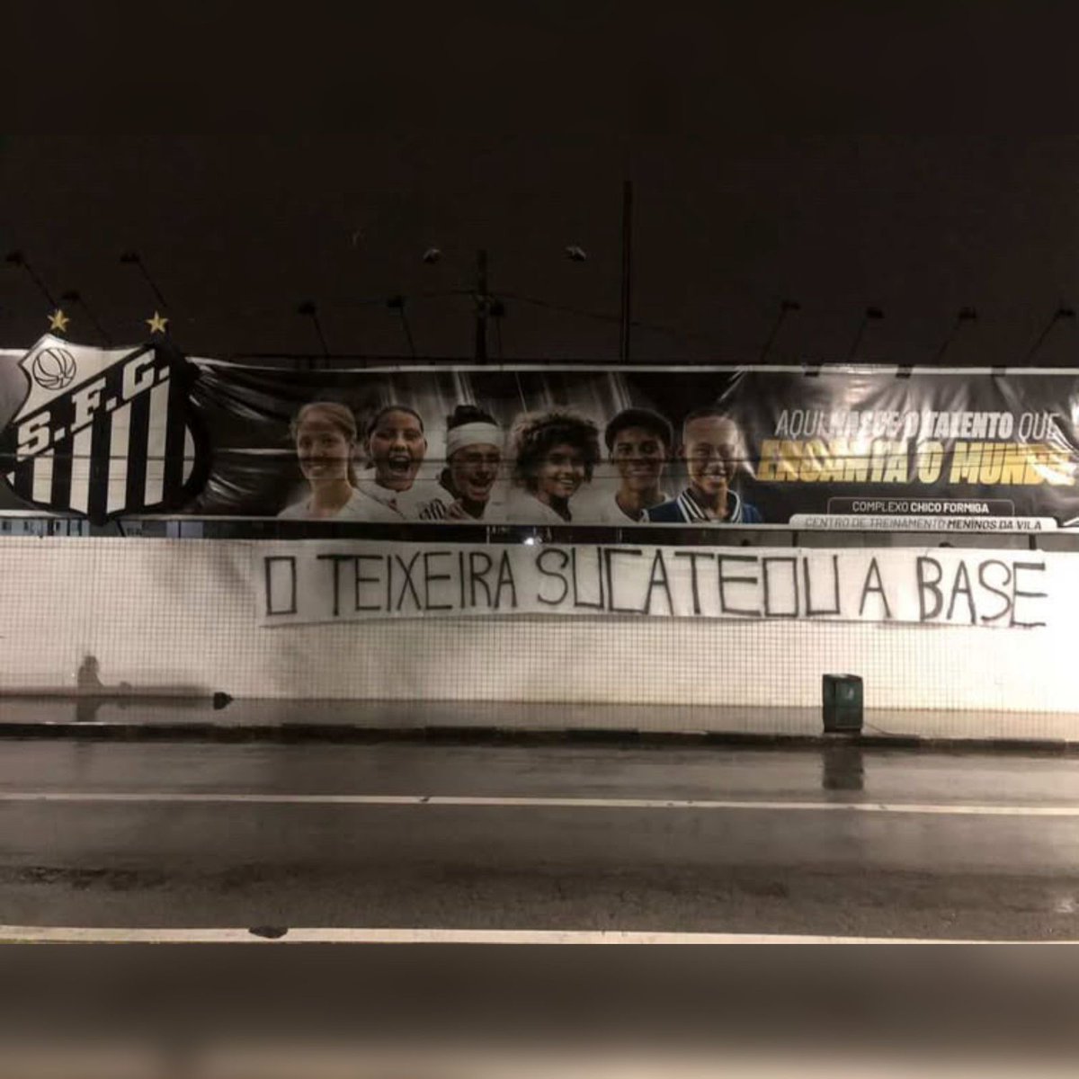 Santao1912's tweet photo. Santos amanhecendo como?
#FORAMARCELOTEIXEIRA #ForaAlexandreMattos https://t.co/94DhbhPfpL