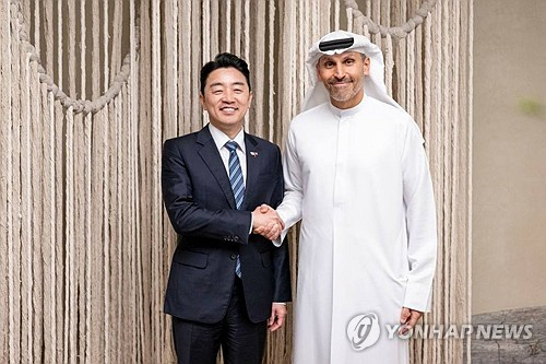 [속보] 강훈식 “韓-UAE, 방산 분야서 350억 달러 이상 협력사업 확정”

관련주는 LIG넥스원 - 한화 에어로스페이스 - KAI - 풍산 정도

방산 분야에서는 총 350억달러 이상의 협력
방위산업 전(全) 주기에 걸친 협력 공고화 방안을 마련했다.

출처 : 연합인포맥스(news.einfomax.co.kr)