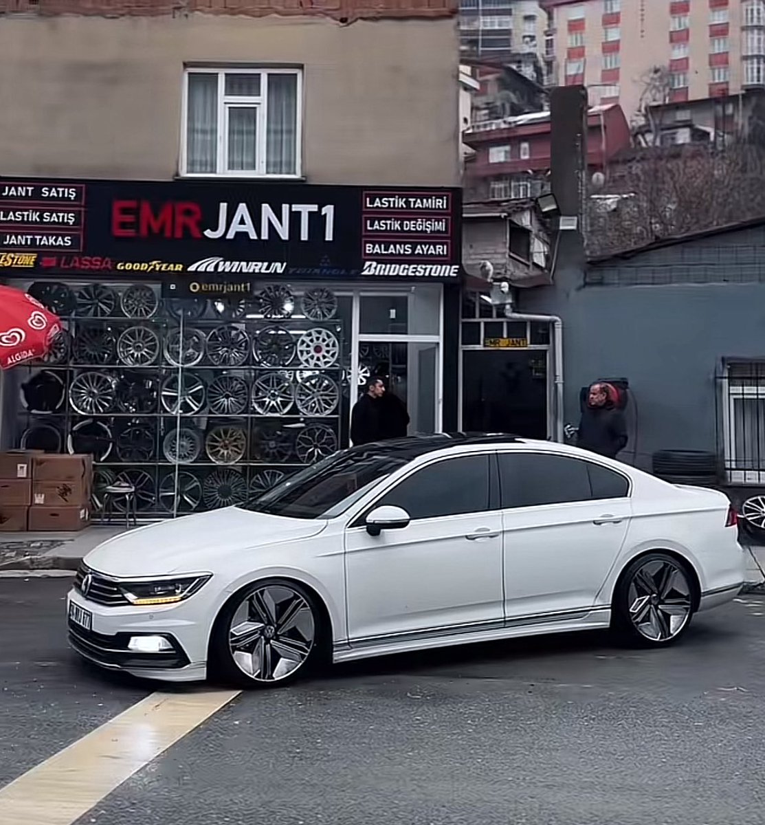 astrajsw's tweet photo. Yıkılası dükkanın Taycan jant stoğu bitti şimdi de E-Tron’a başladı. https://t.co/4pxUB7unLS