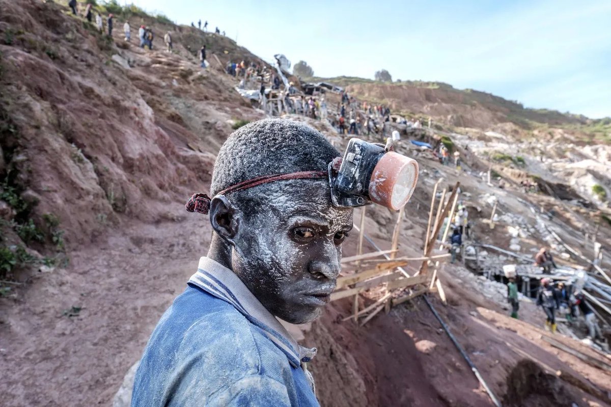 🚨Mondialement, que représente #Rubaya ? 
La mine de Rubaya est une cité minière de #coltan située dans le Masisi dans l'Est de la République Démocratique du Congo. Elle produit 15 à 30 % du coltan mondial sur un site de 3 000 ha. Son minerai serait pur à 30 %.
<a href="/DanGertlerFact/">DanGertlerFactCheck</a>