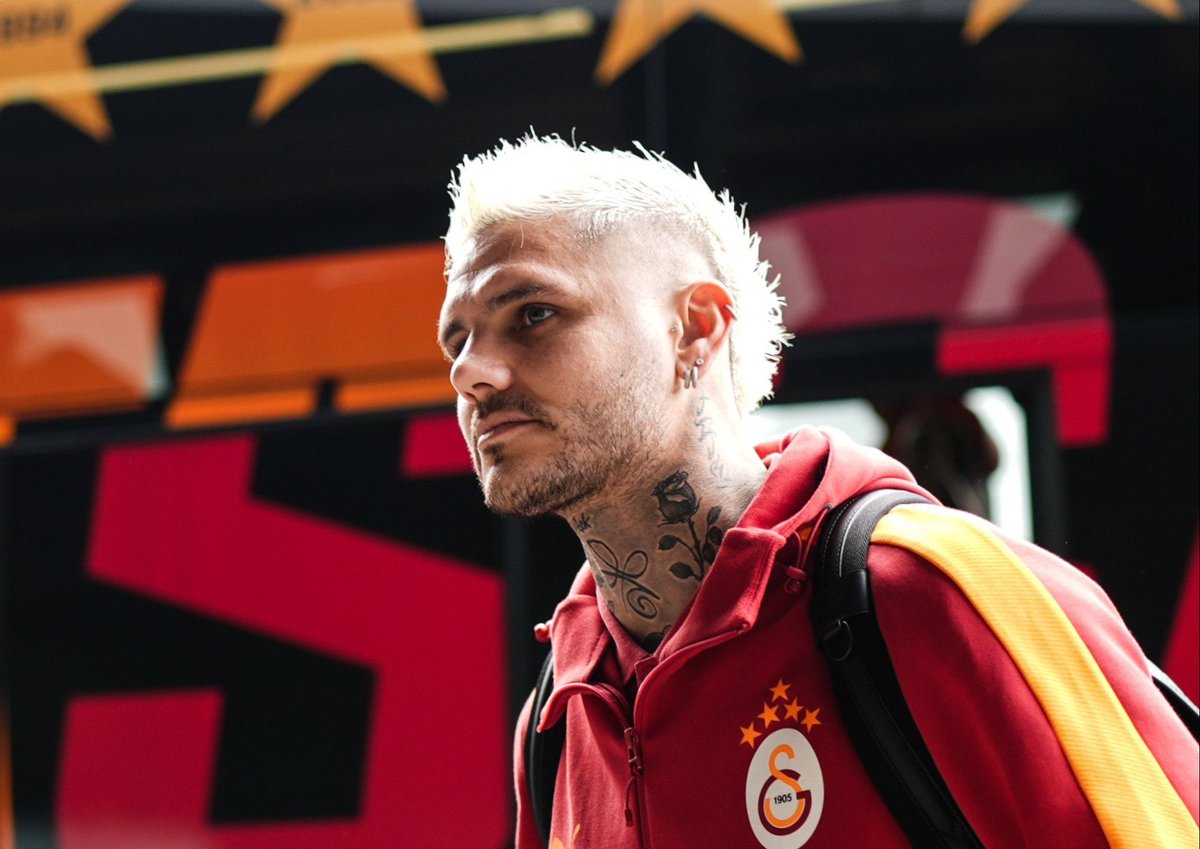 Dün oyuna girdiği andan itibaren elinden geleni yaptı. Her şeyini koydu sahaya. Tekniğini de çok iyi kullandı.

Oyun zekâsı az kalsın asist de yaptıracaktı. Osimhen biraz daha rahat oynamaya başladı. Biz, seni seviyoruz!