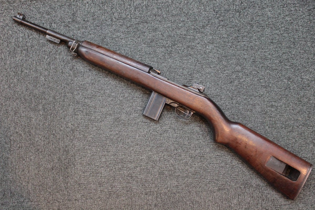 M1 カービンの開発はウィンチェスター社で行われましたがWW2中には他に