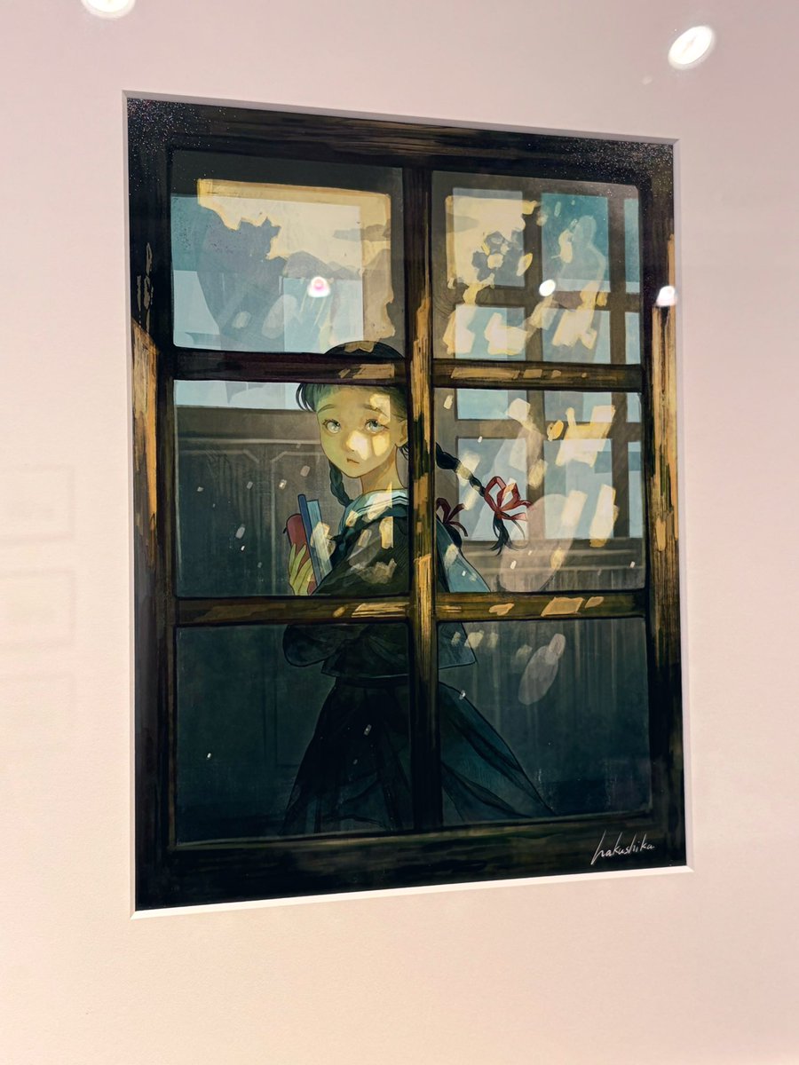 白鹿さんの描かれる人物の物思う視線や表情がとてもとても好きだ。光差し込む窓がまるで心の中の世界との境目のようで、靴底が廊下の床を叩く音が物語の想像の世界が広がる自分の内側に響いて、その反響を確かめるように耳を澄ませている一瞬のようだと思いながら絵を観ていた。