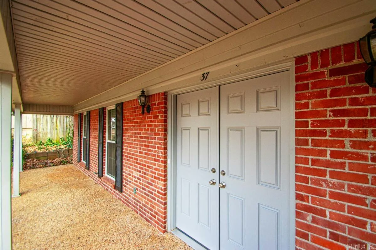 jeanrhurst's tweet photo. 37 Coachlight Drive, Little Rock, AR, 72227
4 bed | 3 bath 2299 Sq. Ft.
Active | $265,000
https://t.co/ZvwXA4Homg
Modern Comfort Meets Midtown Charm in Sturbridge! Nestled on a peaceful cul-de-sac in the heart of the sought-after Sturbridge neighborhood, this beautifully... https://t.co/xuN3gkyHrY